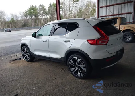 2024 Volvo Xc40 B5 Ultimate Bright Theme z USA, uszkodzony, nr VIN YV4L12UF2R2208237